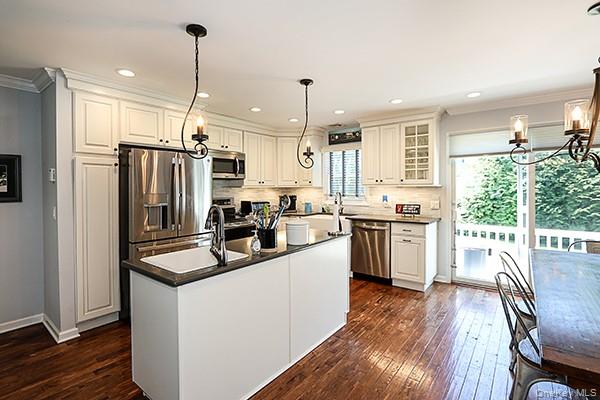 15 Hedgerow Lane, Commack, NY 11725