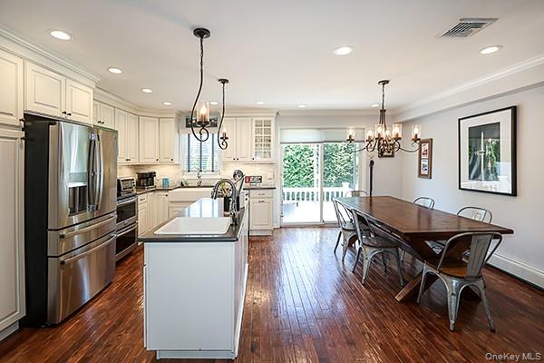 15 Hedgerow Lane, Commack, NY 11725