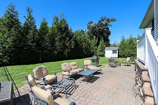 15 Hedgerow Lane, Commack, NY 11725