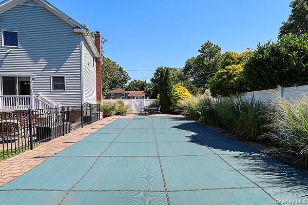 15 Hedgerow Lane, Commack, NY 11725