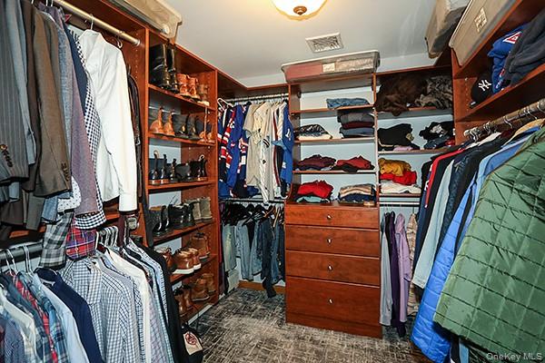 15 Hedgerow Lane, Commack, NY 11725