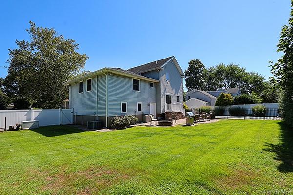 15 Hedgerow Lane, Commack, NY 11725