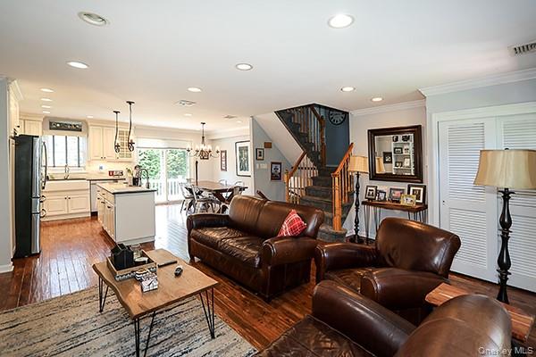 15 Hedgerow Lane, Commack, NY 11725