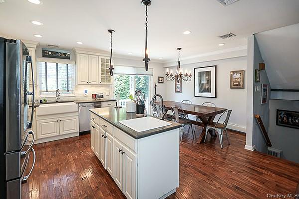 15 Hedgerow Lane, Commack, NY 11725