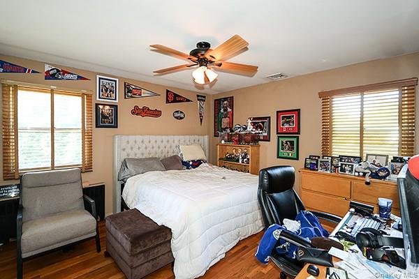 15 Hedgerow Lane, Commack, NY 11725