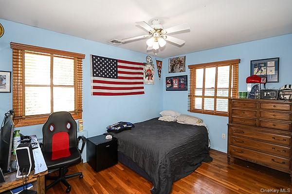 15 Hedgerow Lane, Commack, NY 11725