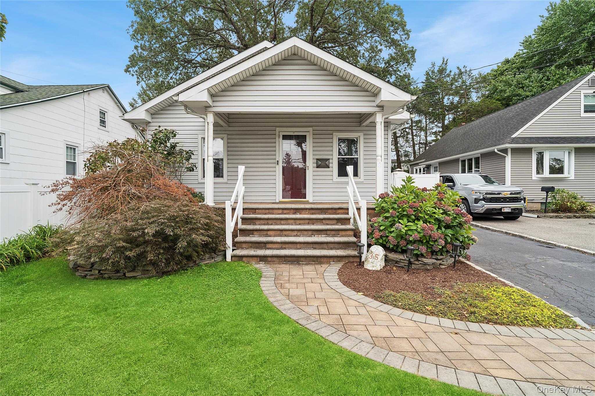 35 Vondran Street, Huntington Station, NY 11746