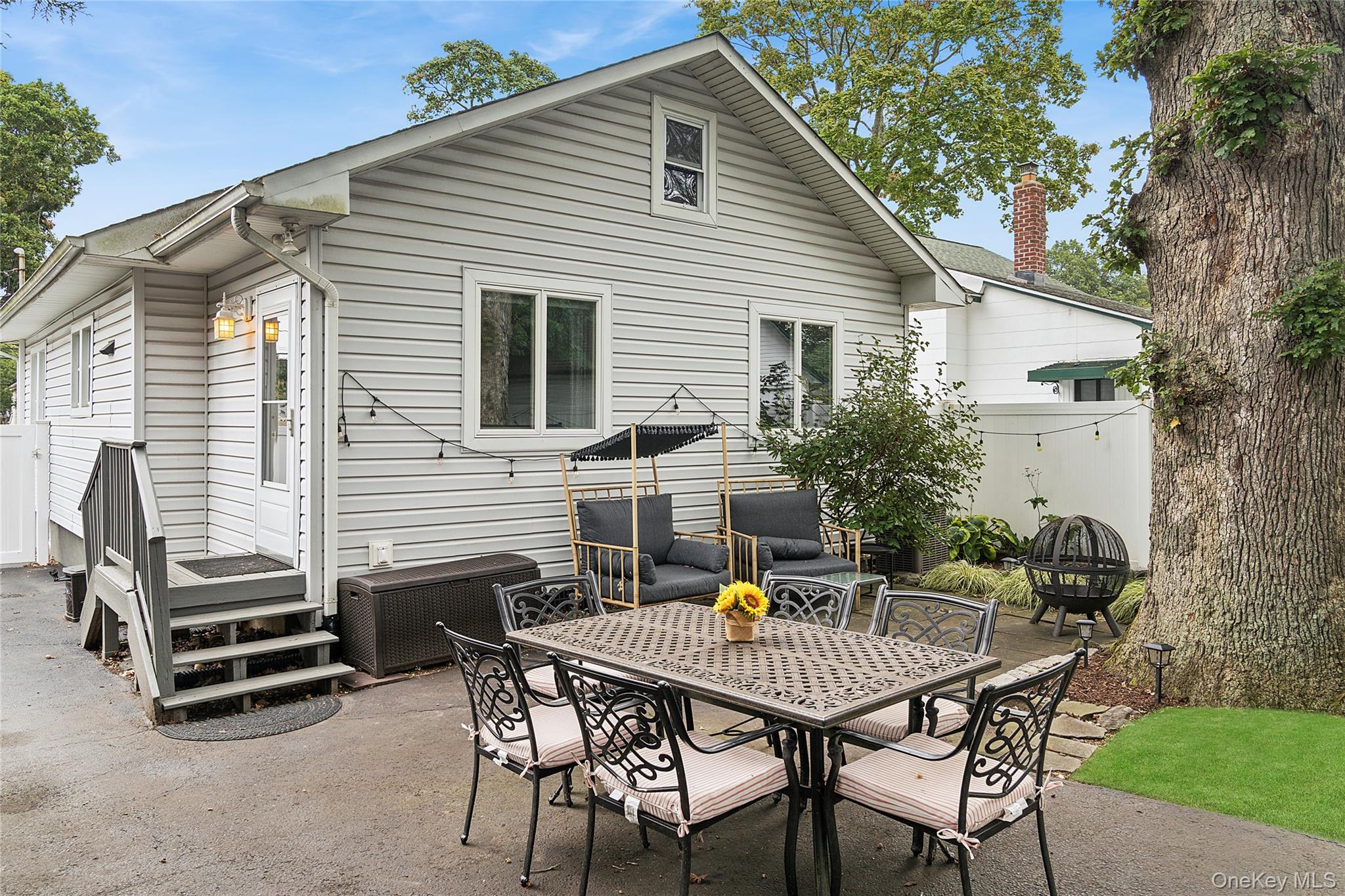 35 Vondran Street, Huntington Station, NY 11746