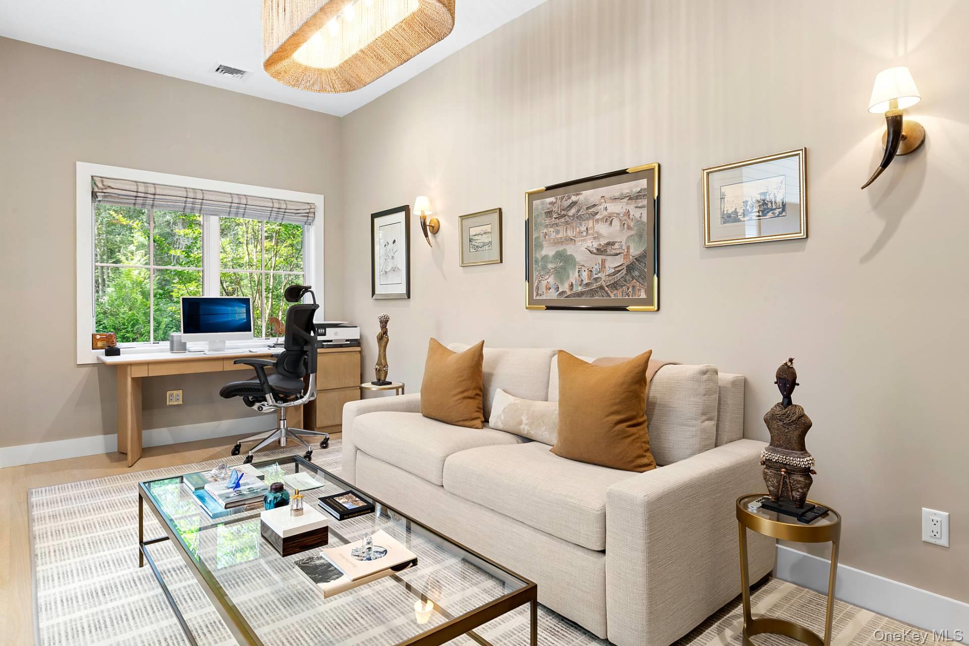 10 Wagon Lane, East Hampton, NY 11937