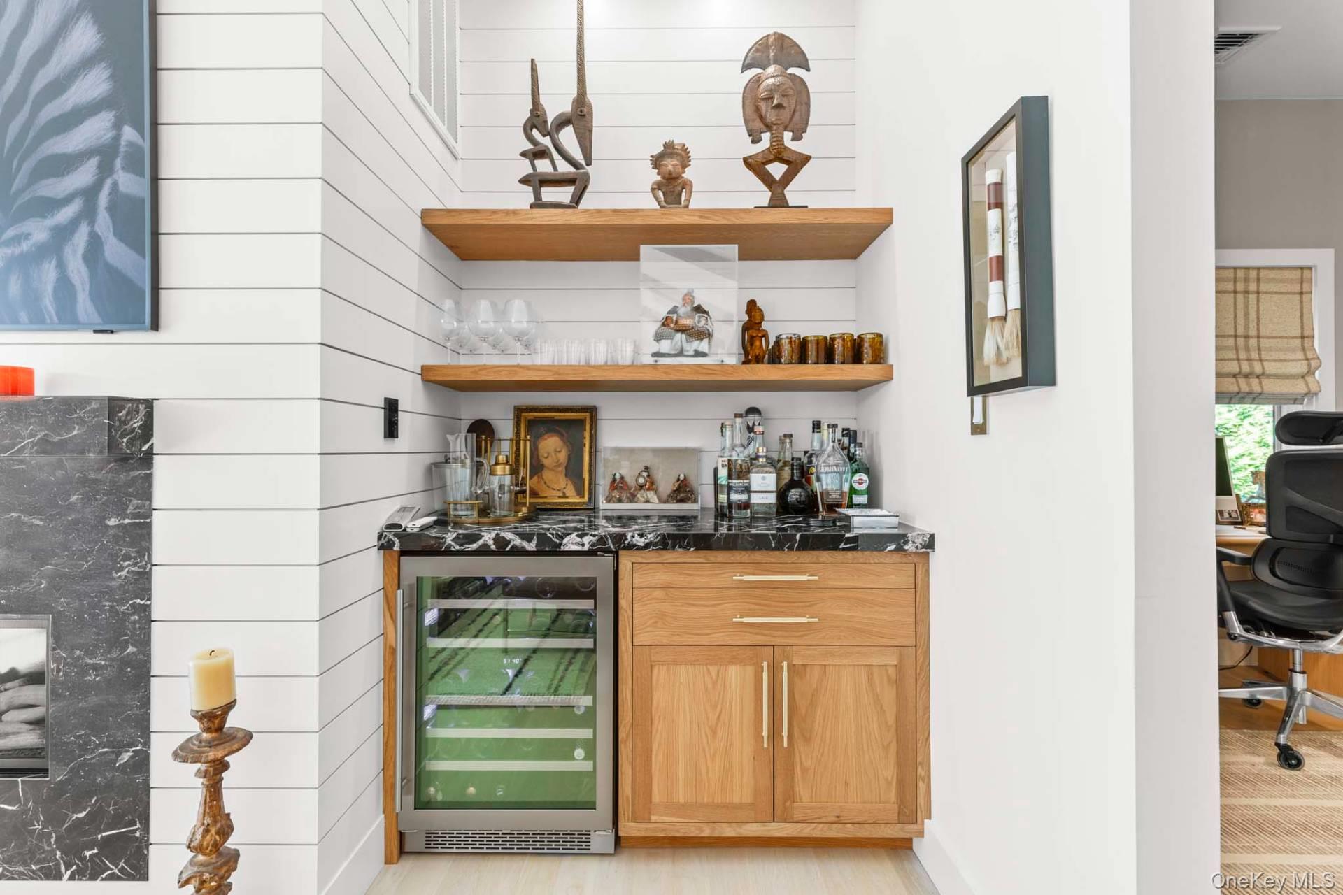 10 Wagon Lane, East Hampton, NY 11937