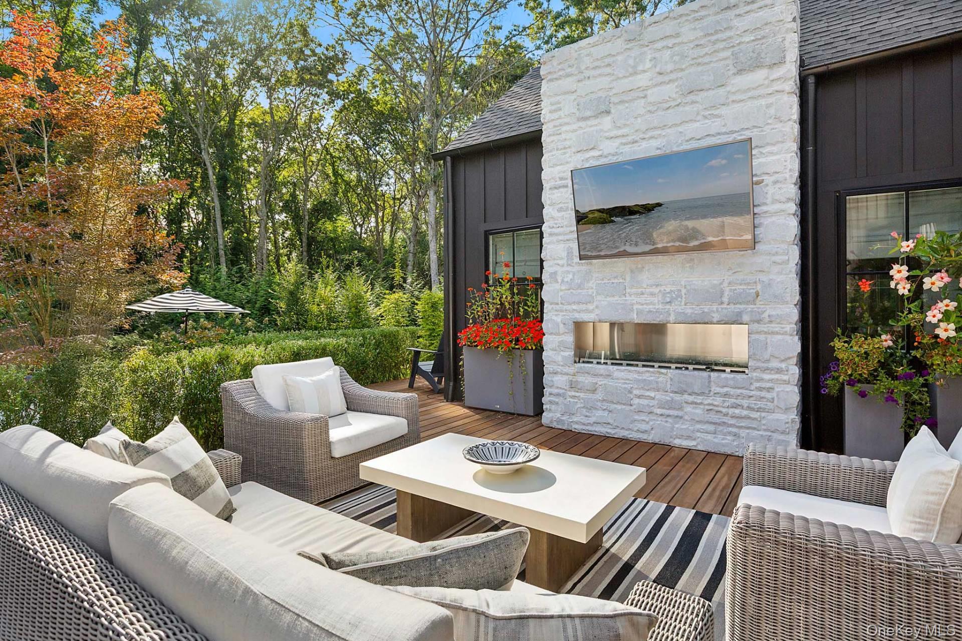 10 Wagon Lane, East Hampton, NY 11937