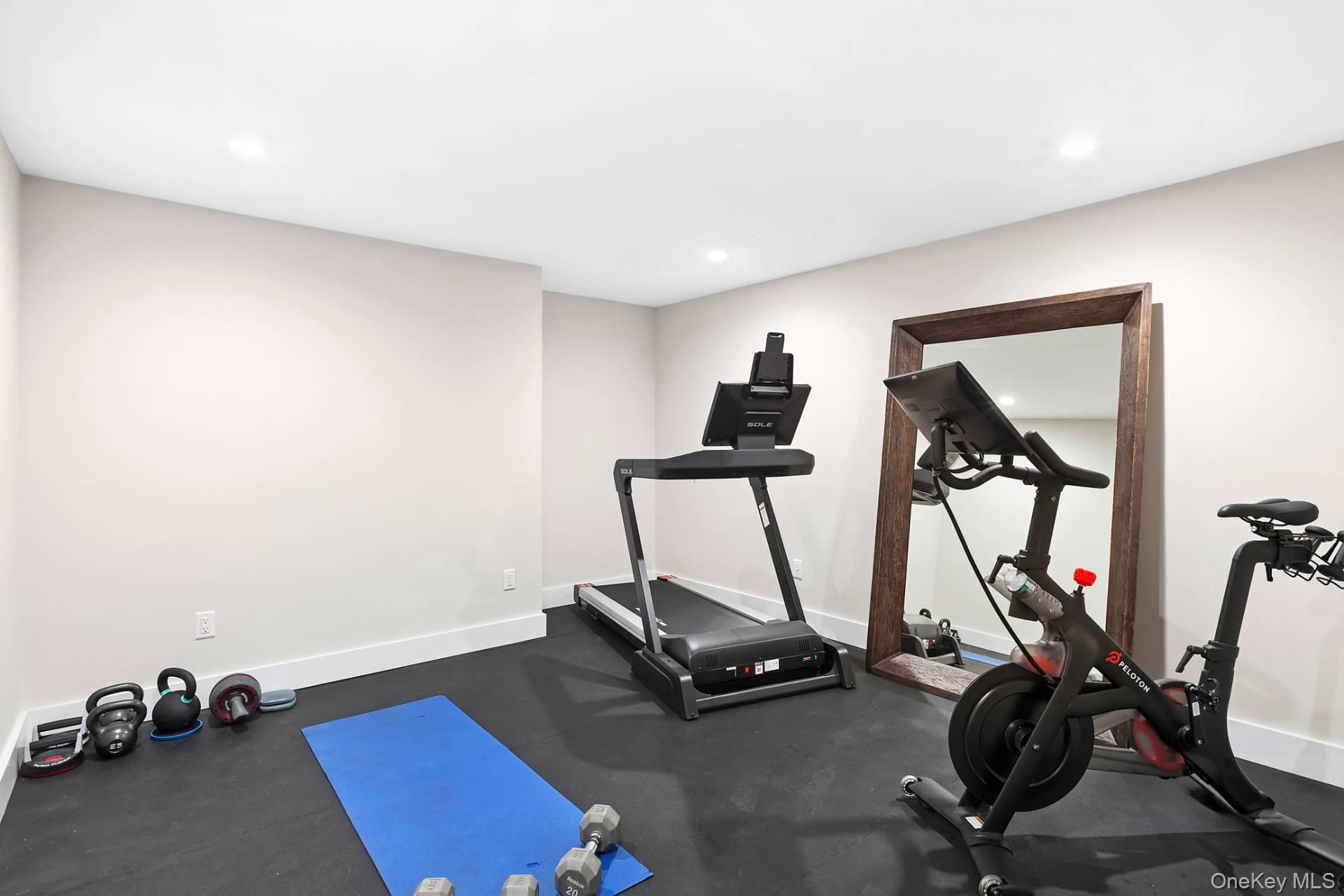 10 Wagon Lane, East Hampton, NY 11937