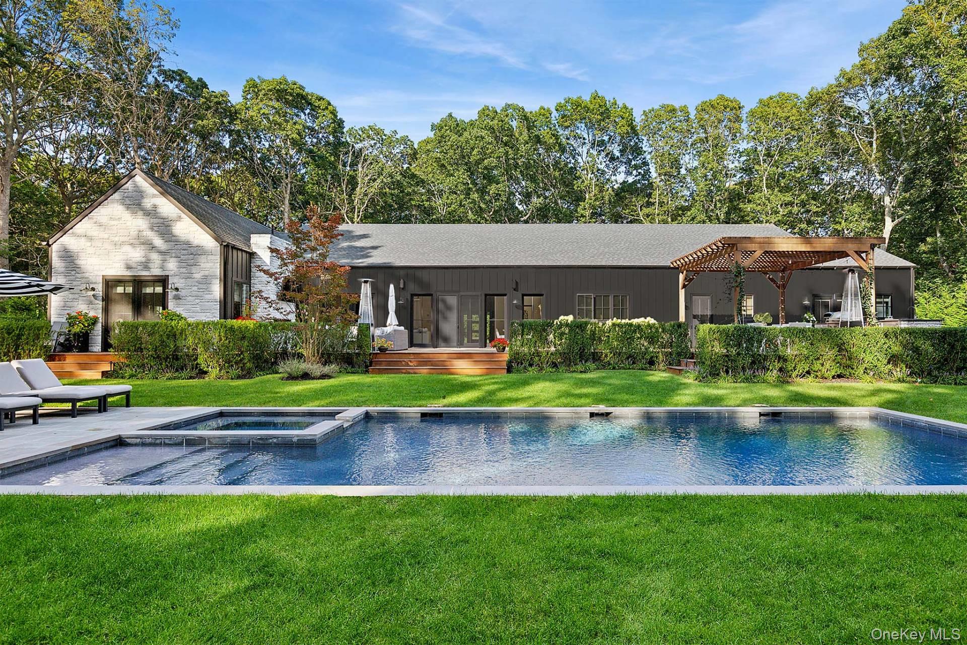 10 Wagon Lane, East Hampton, NY 11937