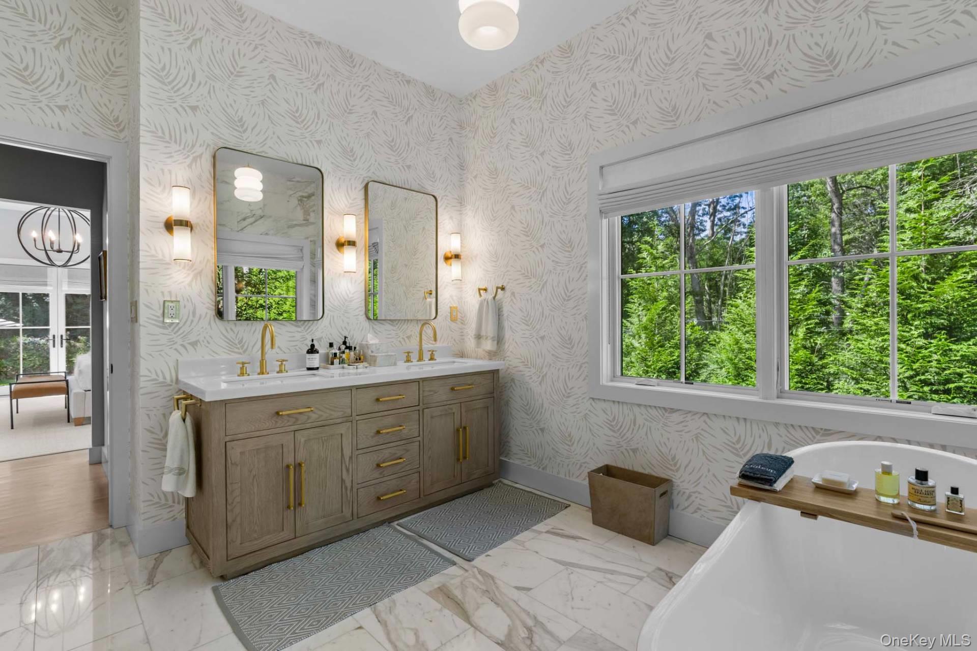 10 Wagon Lane, East Hampton, NY 11937