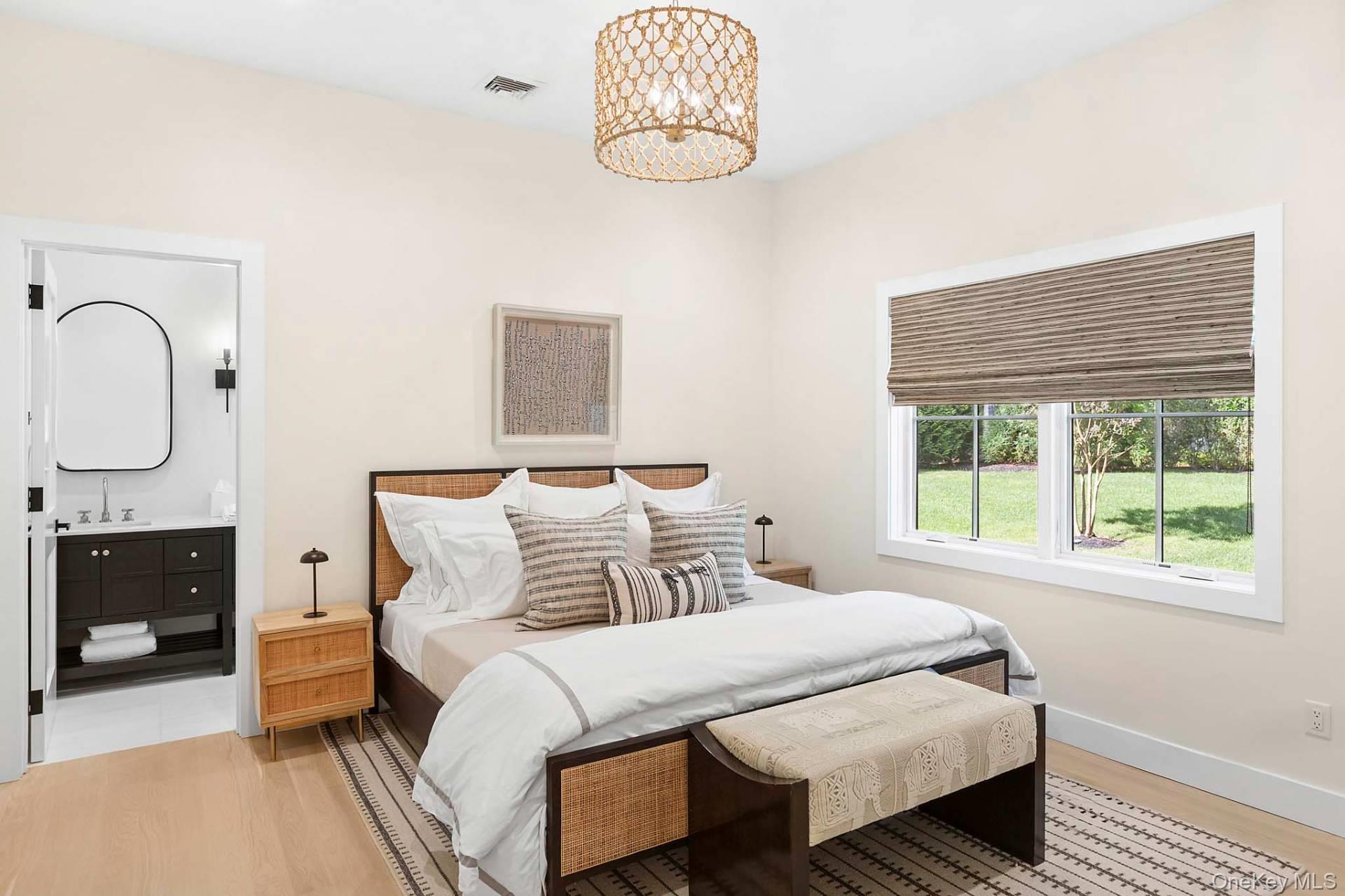 10 Wagon Lane, East Hampton, NY 11937