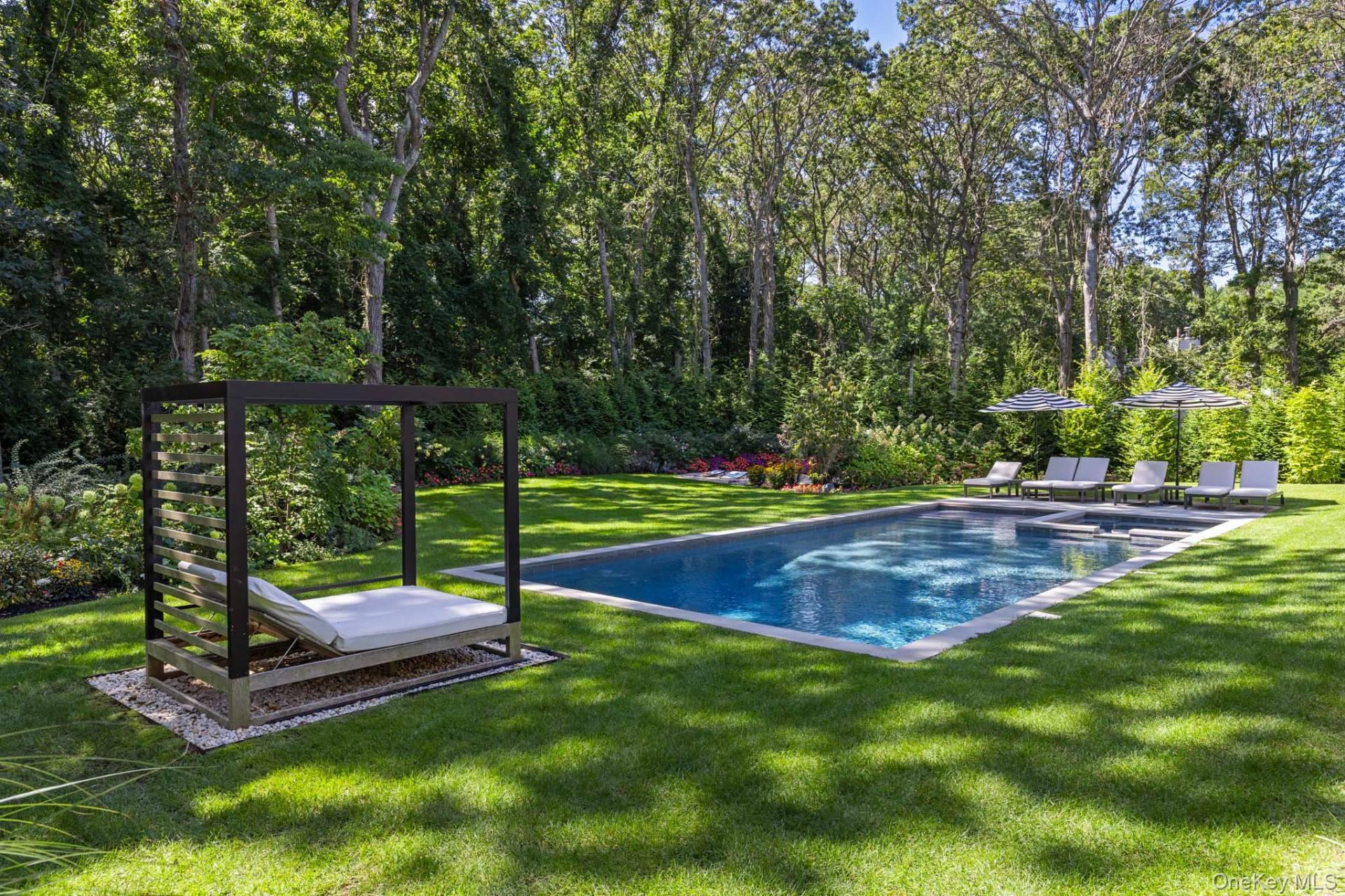 10 Wagon Lane, East Hampton, NY 11937