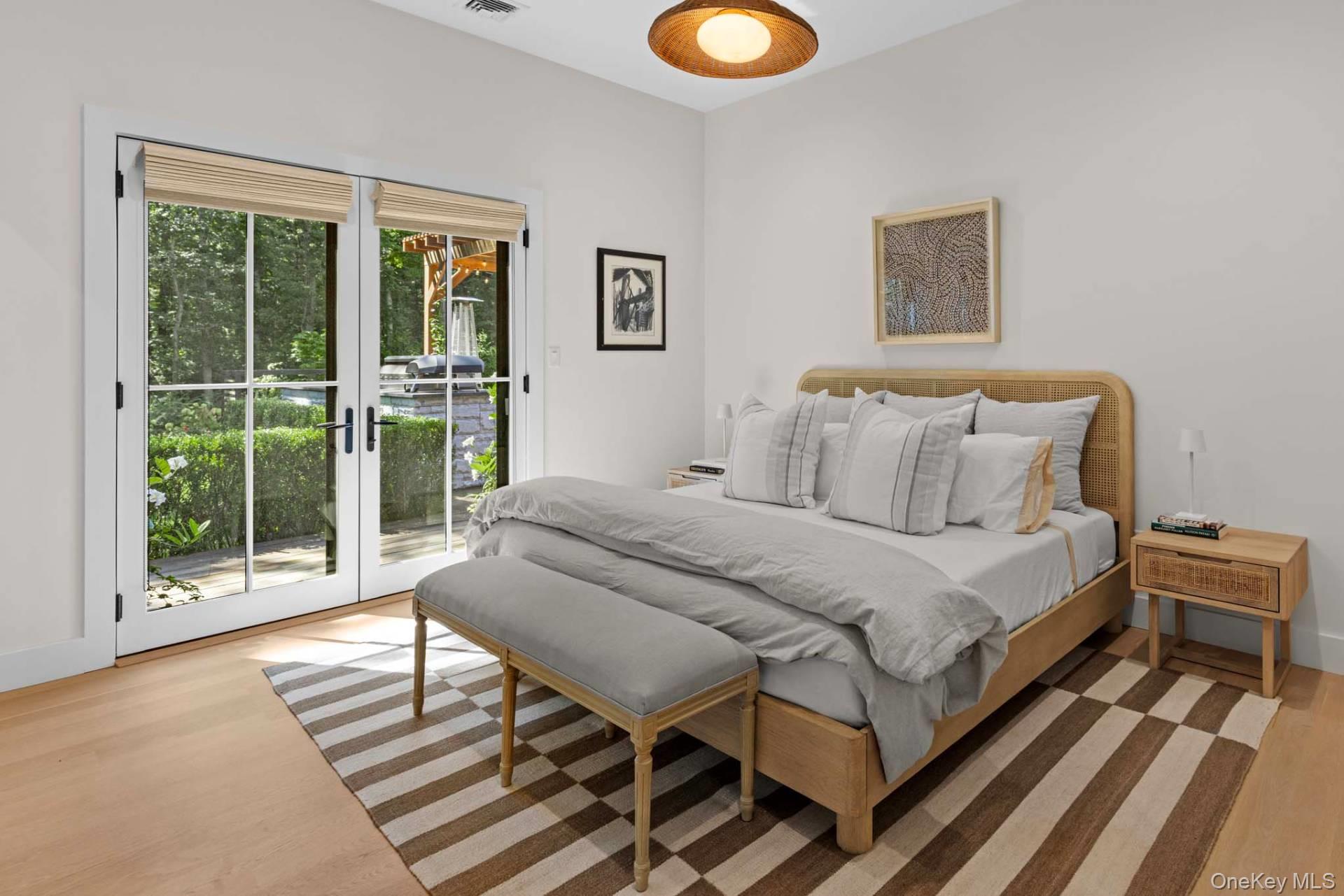 10 Wagon Lane, East Hampton, NY 11937