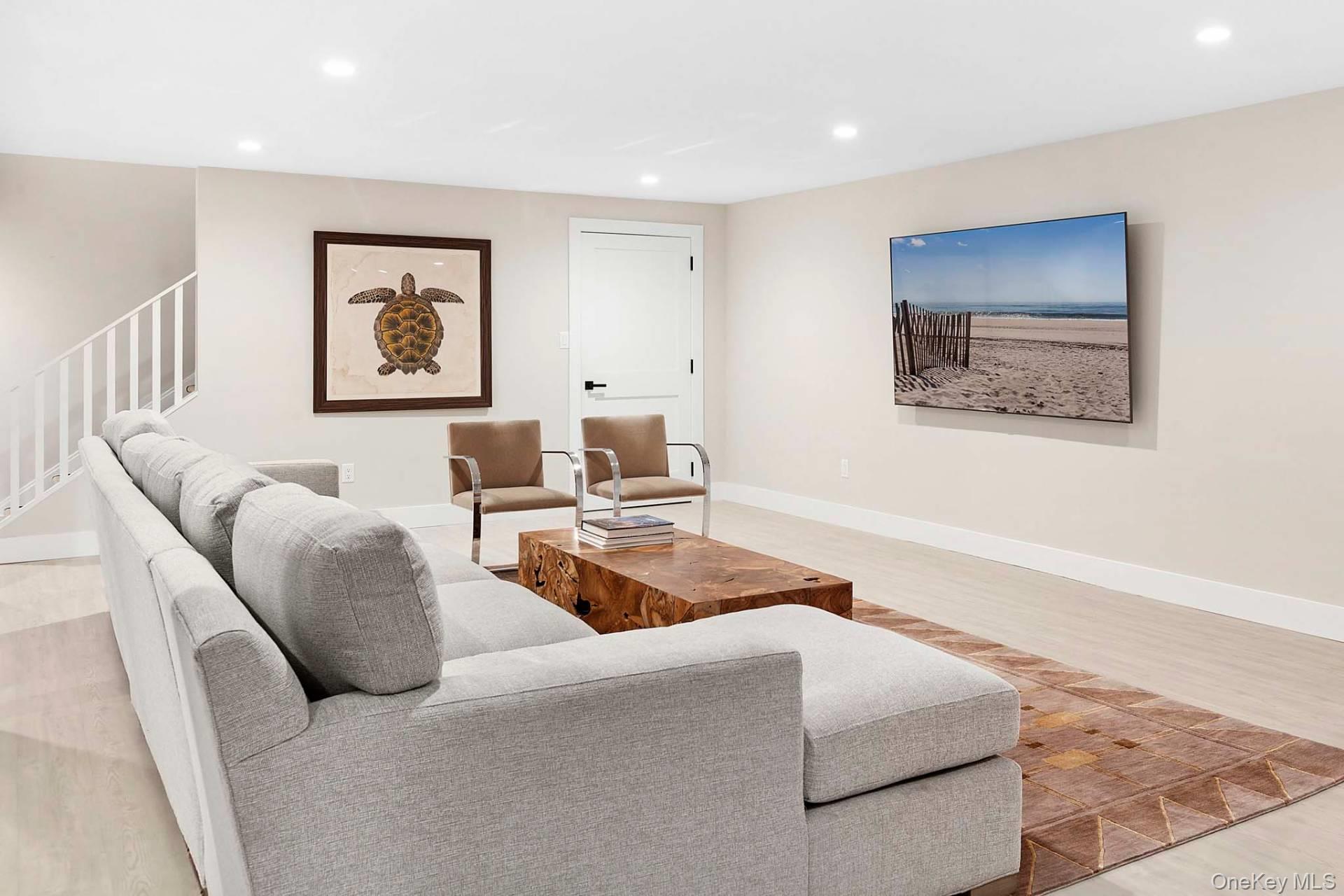 10 Wagon Lane, East Hampton, NY 11937