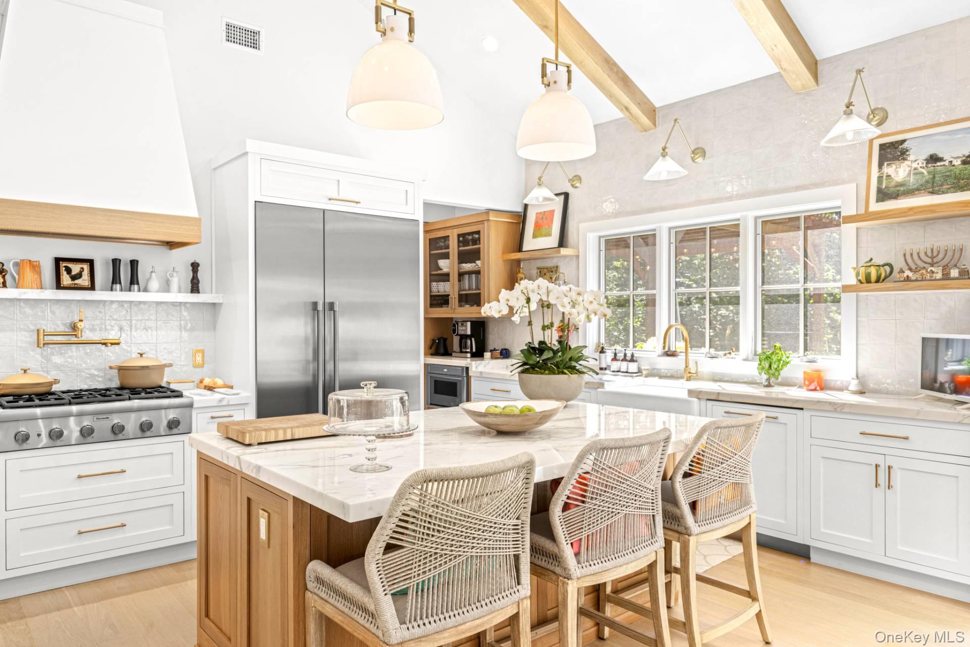 10 Wagon Lane, East Hampton, NY 11937