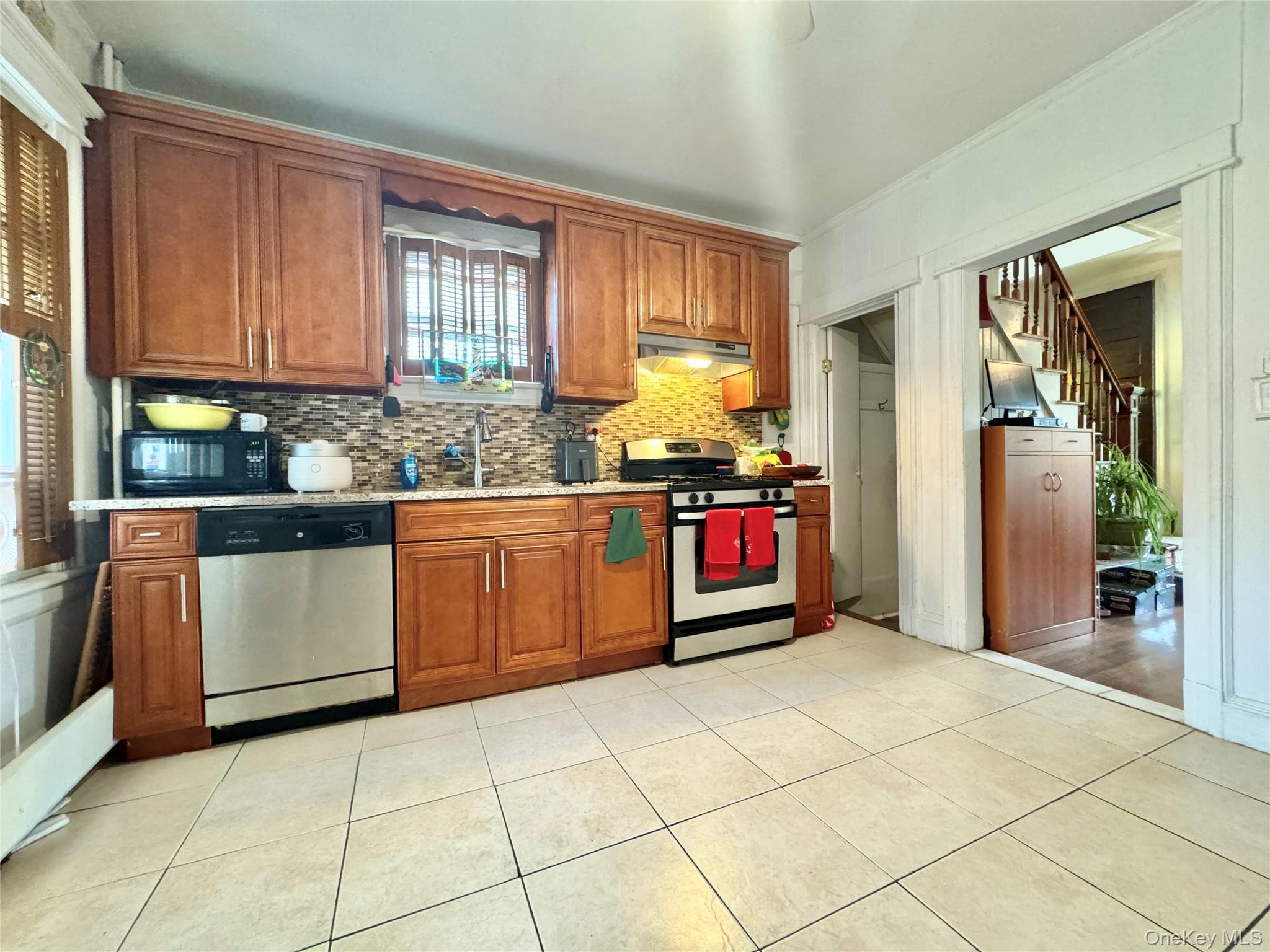 32 Herbert Avenue, Port Washington, NY 11050