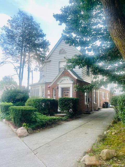 10922 Myrtle Avenue, Richmond Hill North, NY 11418