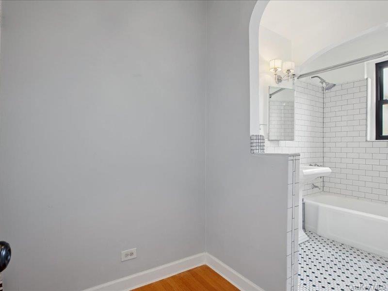 96-11 65 Road # 402, Rego Park, NY 11374