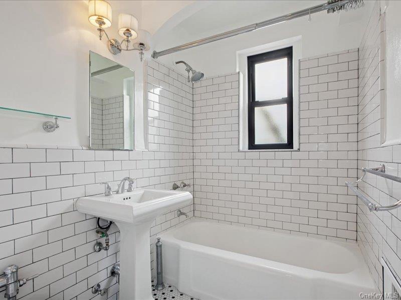 96-11 65 Road # 402, Rego Park, NY 11374