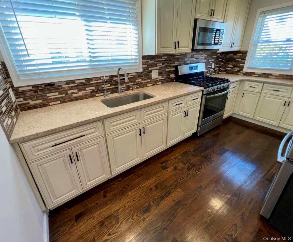 5 Lawrence Avenue, Lynbrook, NY 11563