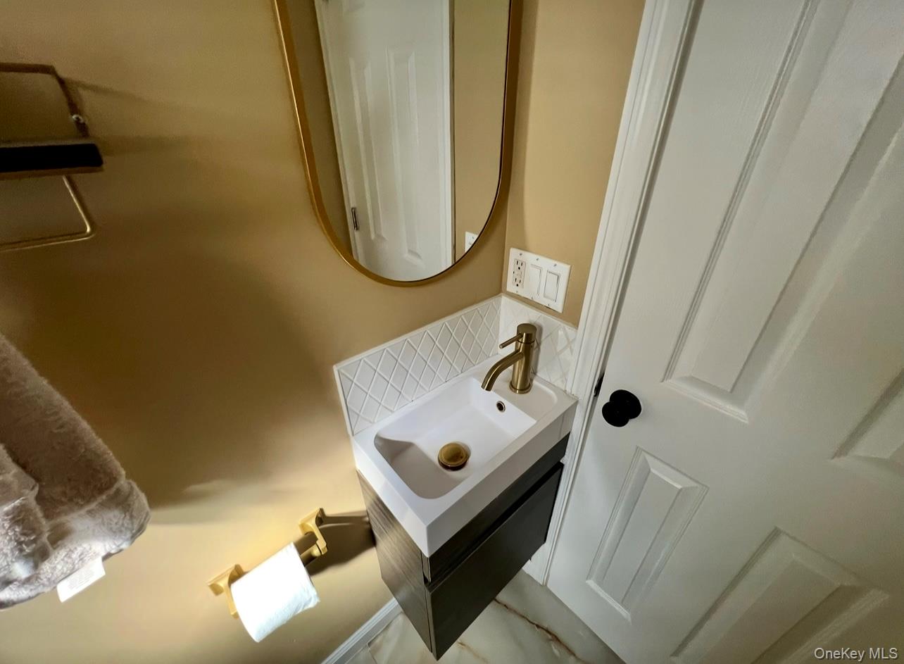 5 Lawrence Avenue, Lynbrook, NY 11563