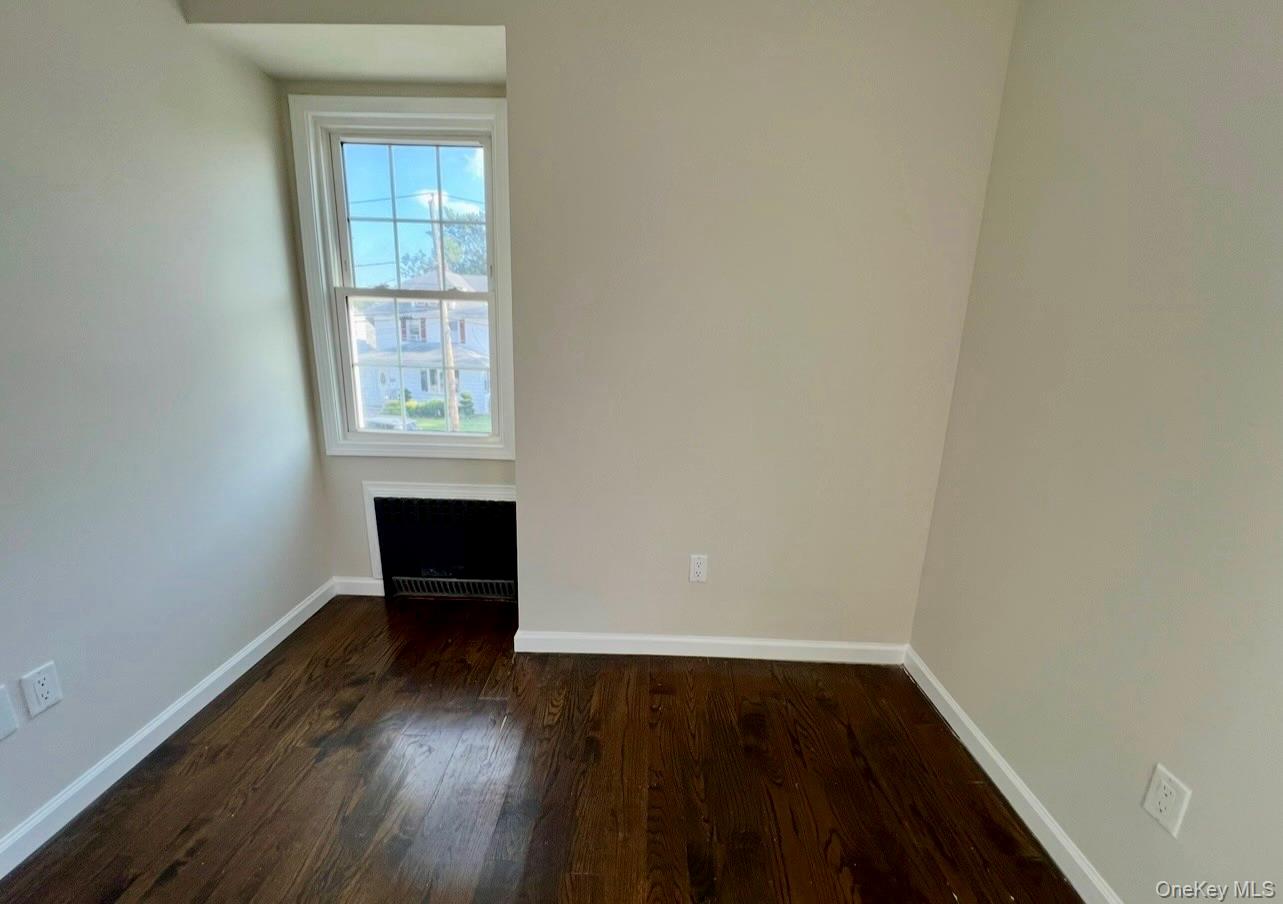 5 Lawrence Avenue, Lynbrook, NY 11563