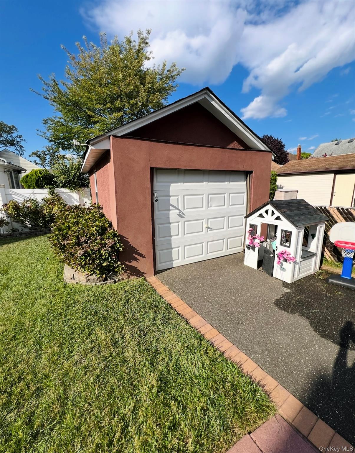 5 Lawrence Avenue, Lynbrook, NY 11563