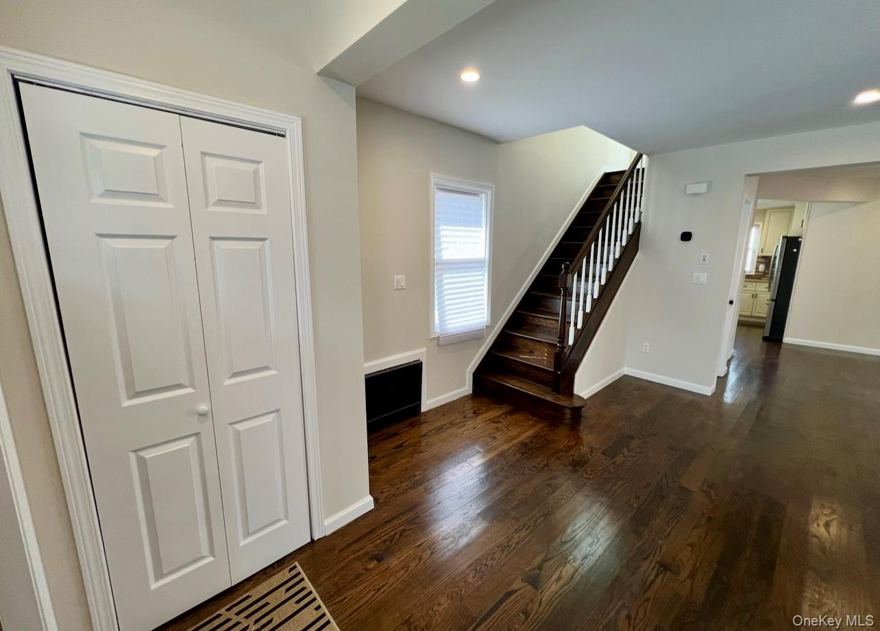 5 Lawrence Avenue, Lynbrook, NY 11563