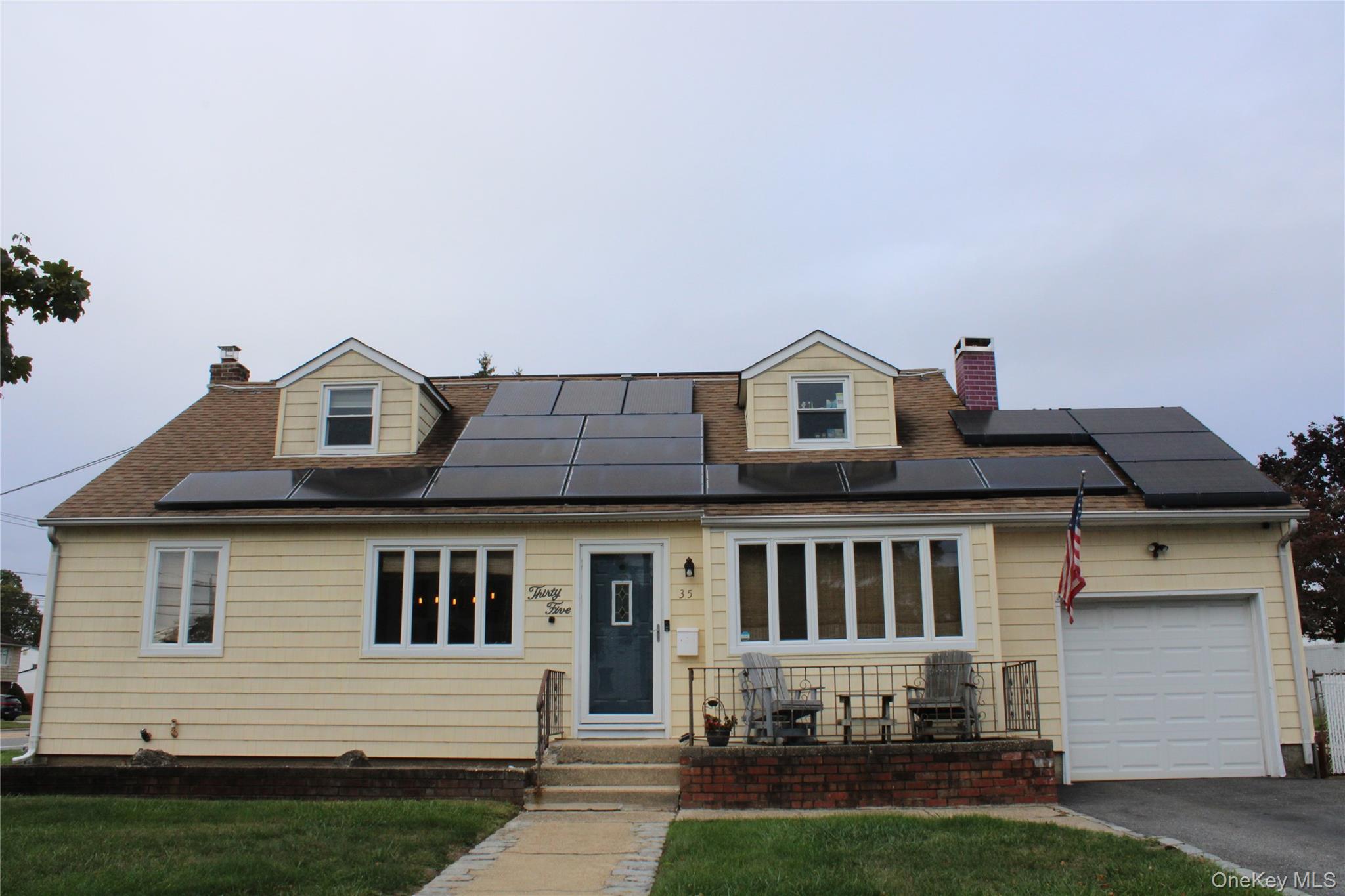 35 Woodward Parkway, Farmingdale, NY 11735