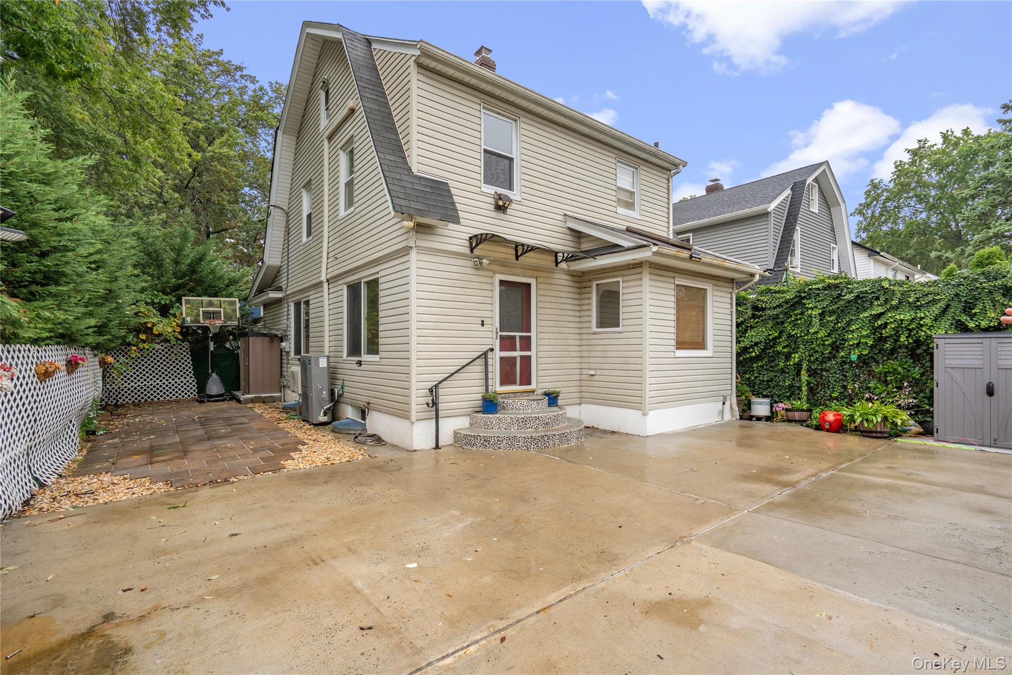 224 Bryant Avenue, Floral Park, NY 11001