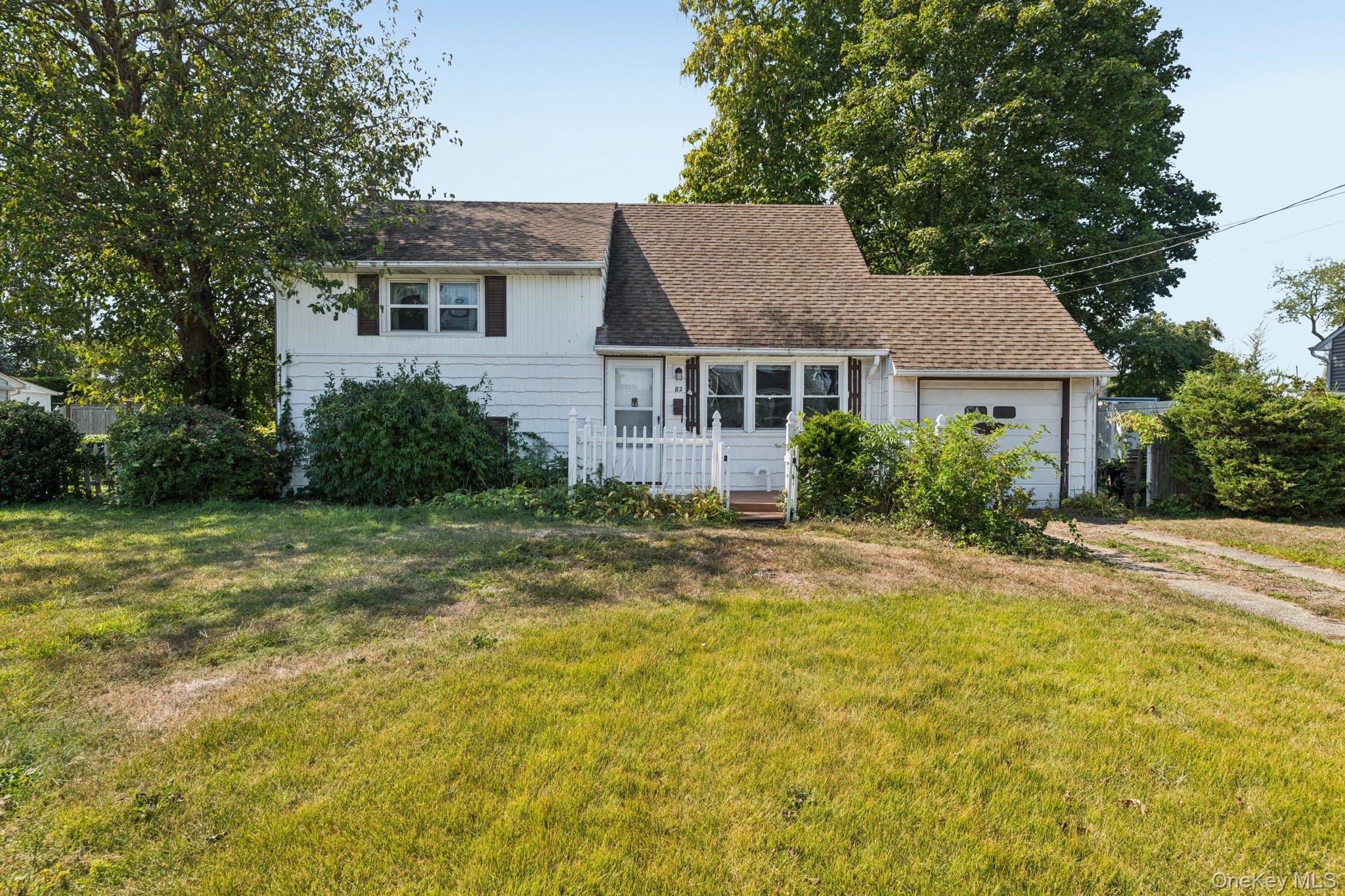 82 Stellenwerf Avenue, Islip Terrace, NY 11752