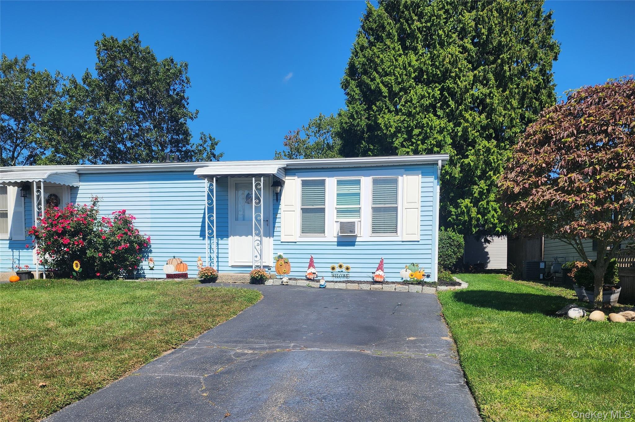 38B Village Circle S, Manorville, NY 11949