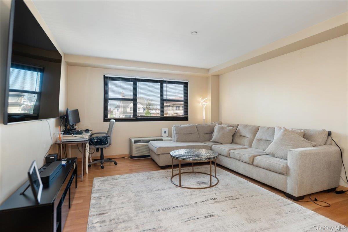 185 W Park Avenue # 209, Long Beach, NY 11561