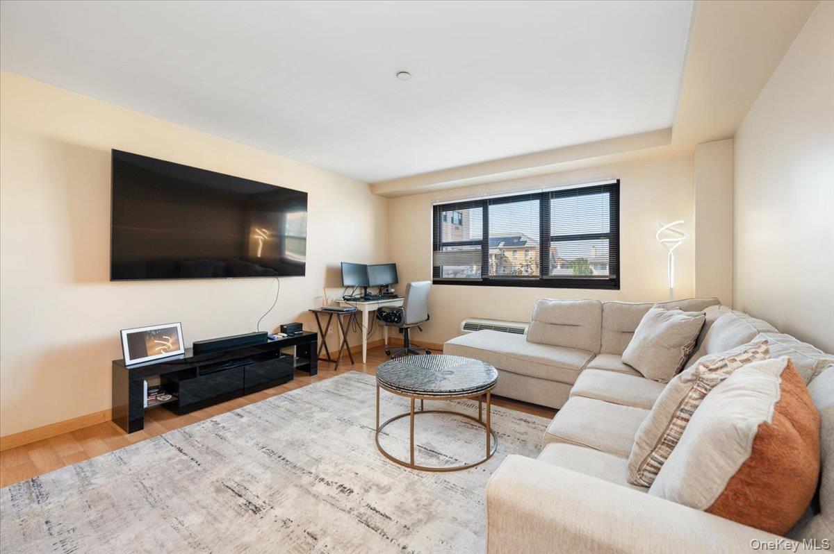 185 W Park Avenue # 209, Long Beach, NY 11561