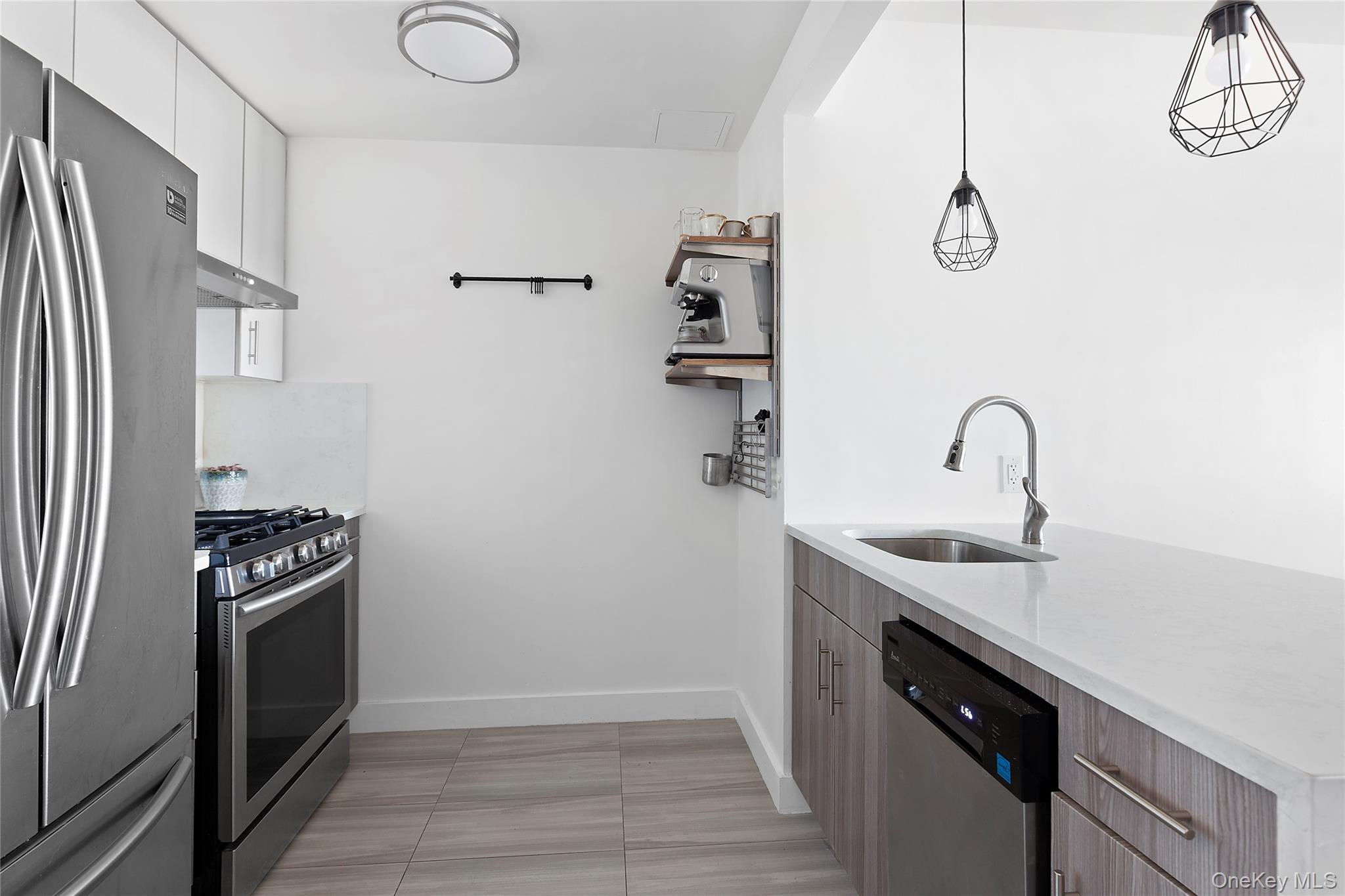 6298 Woodhaven Boulevard # 4I, Rego Park, NY 11374