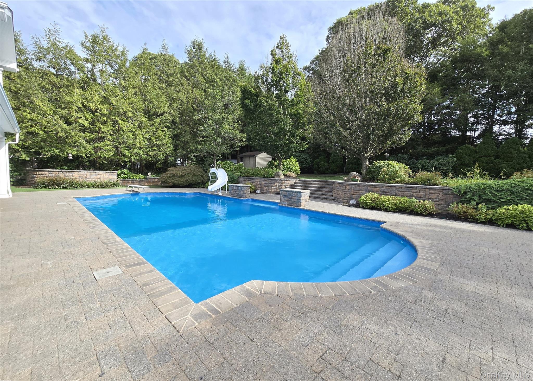 21 Durham Place, Lake Grove, NY 11755