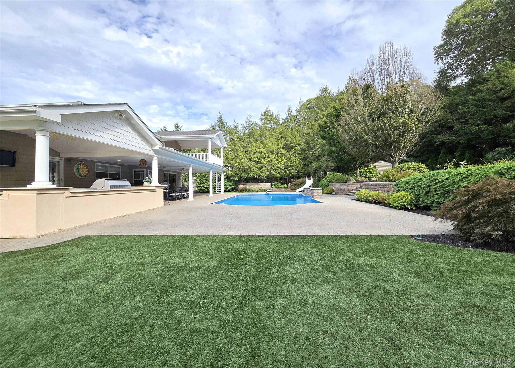 21 Durham Place, Lake Grove, NY 11755