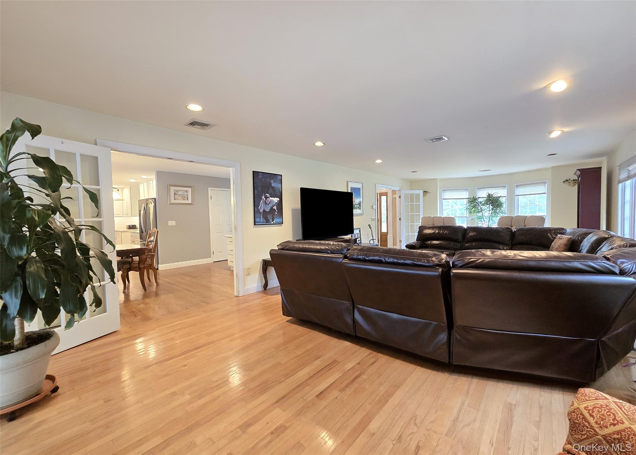 21 Durham Place, Lake Grove, NY 11755