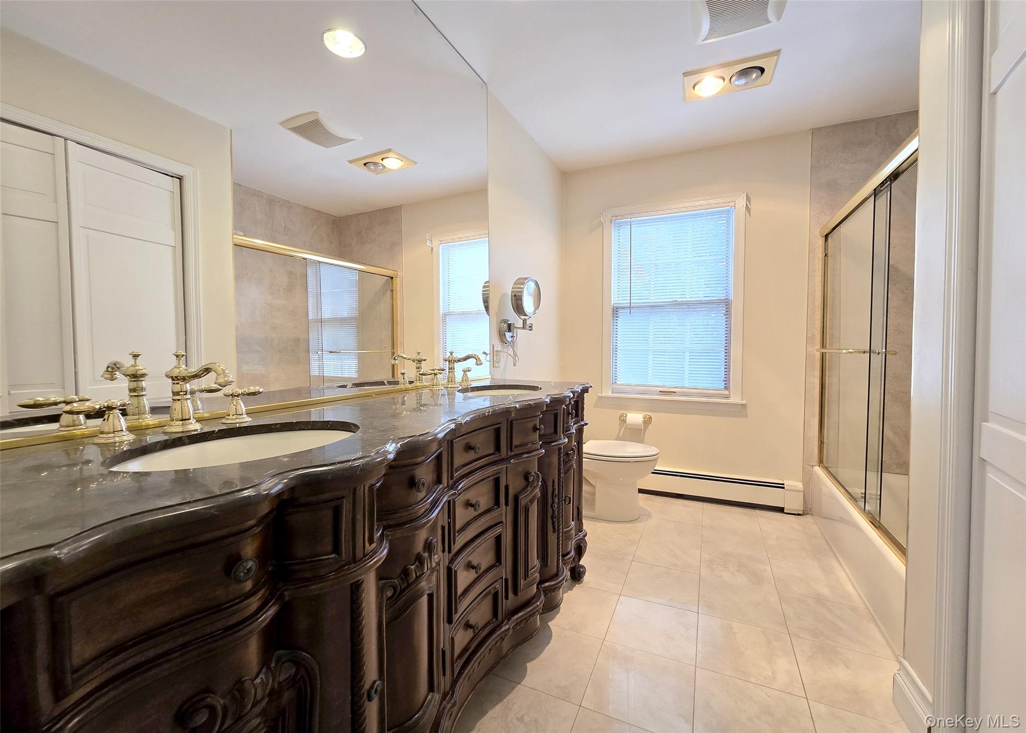 21 Durham Place, Lake Grove, NY 11755