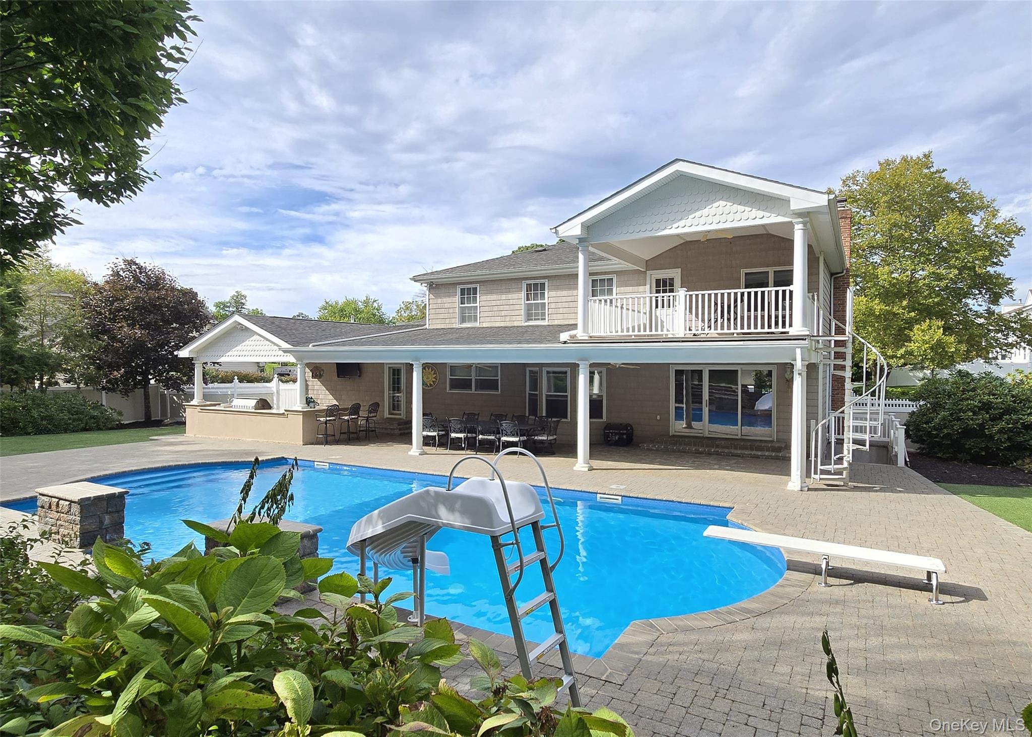 21 Durham Place, Lake Grove, NY 11755