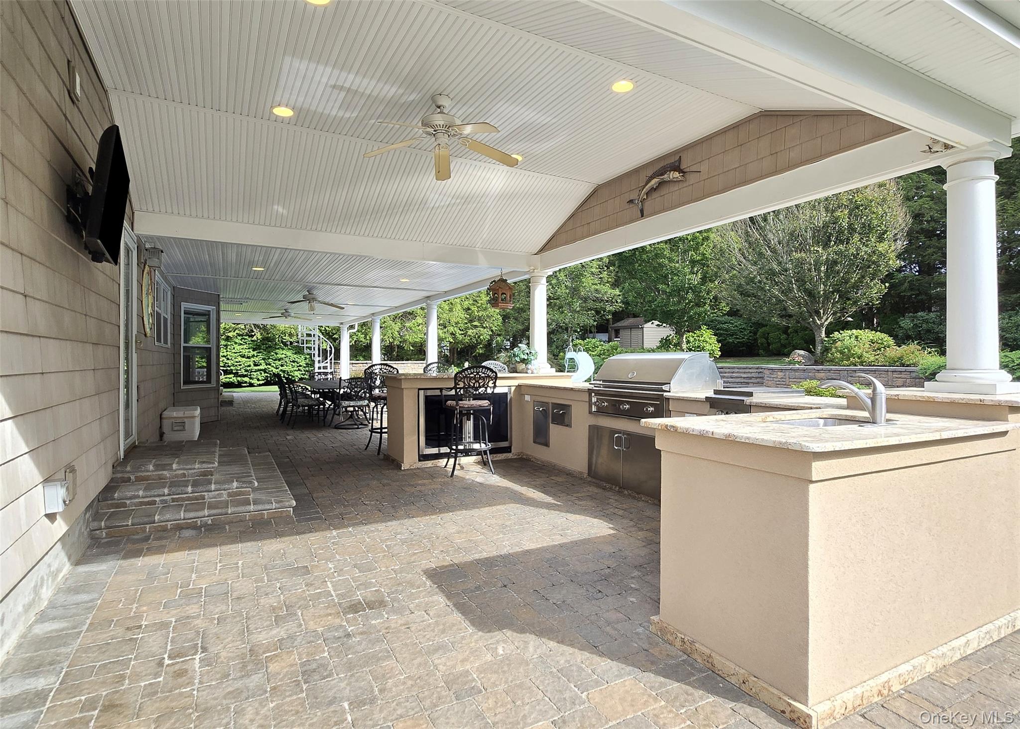 21 Durham Place, Lake Grove, NY 11755