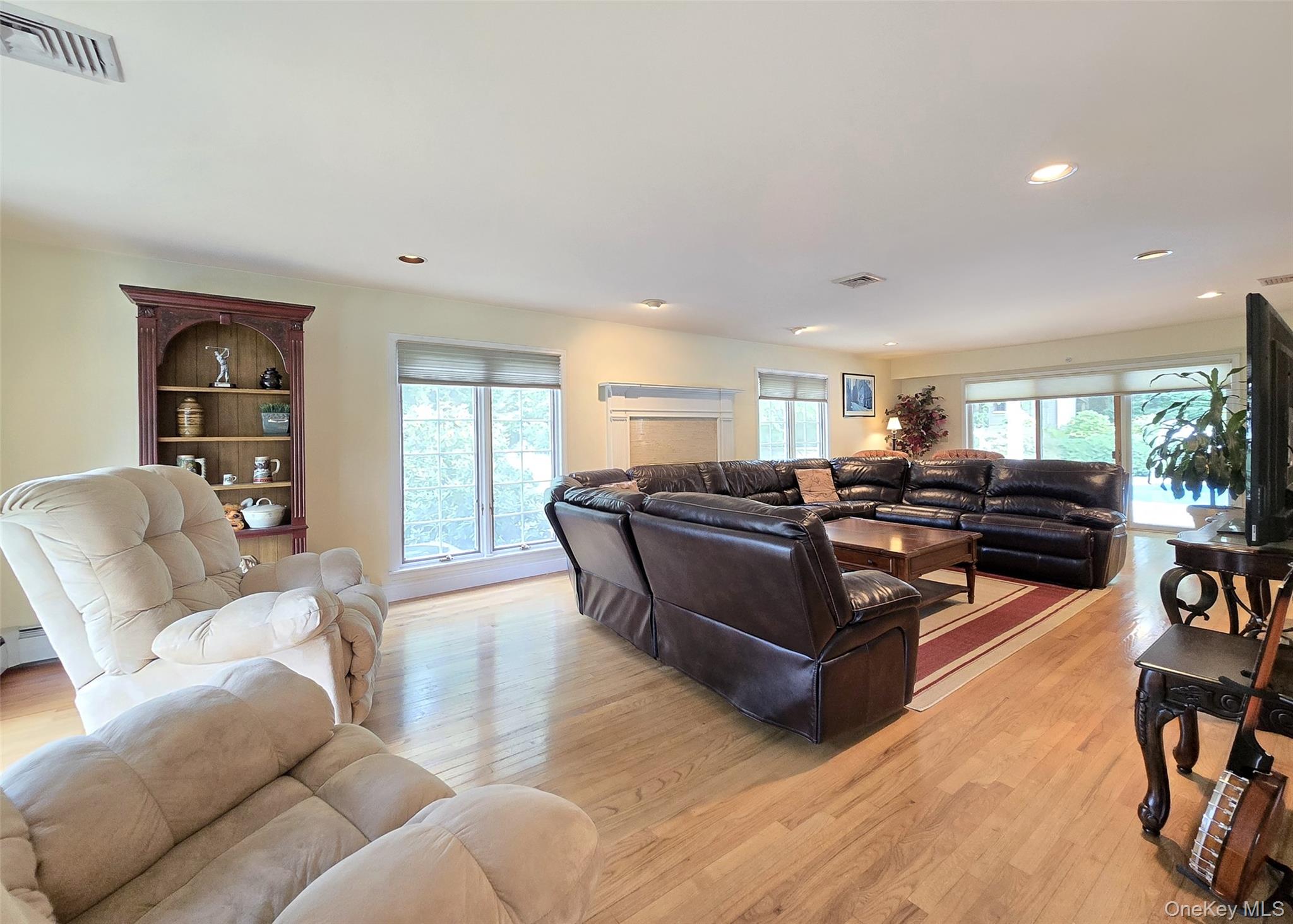 21 Durham Place, Lake Grove, NY 11755