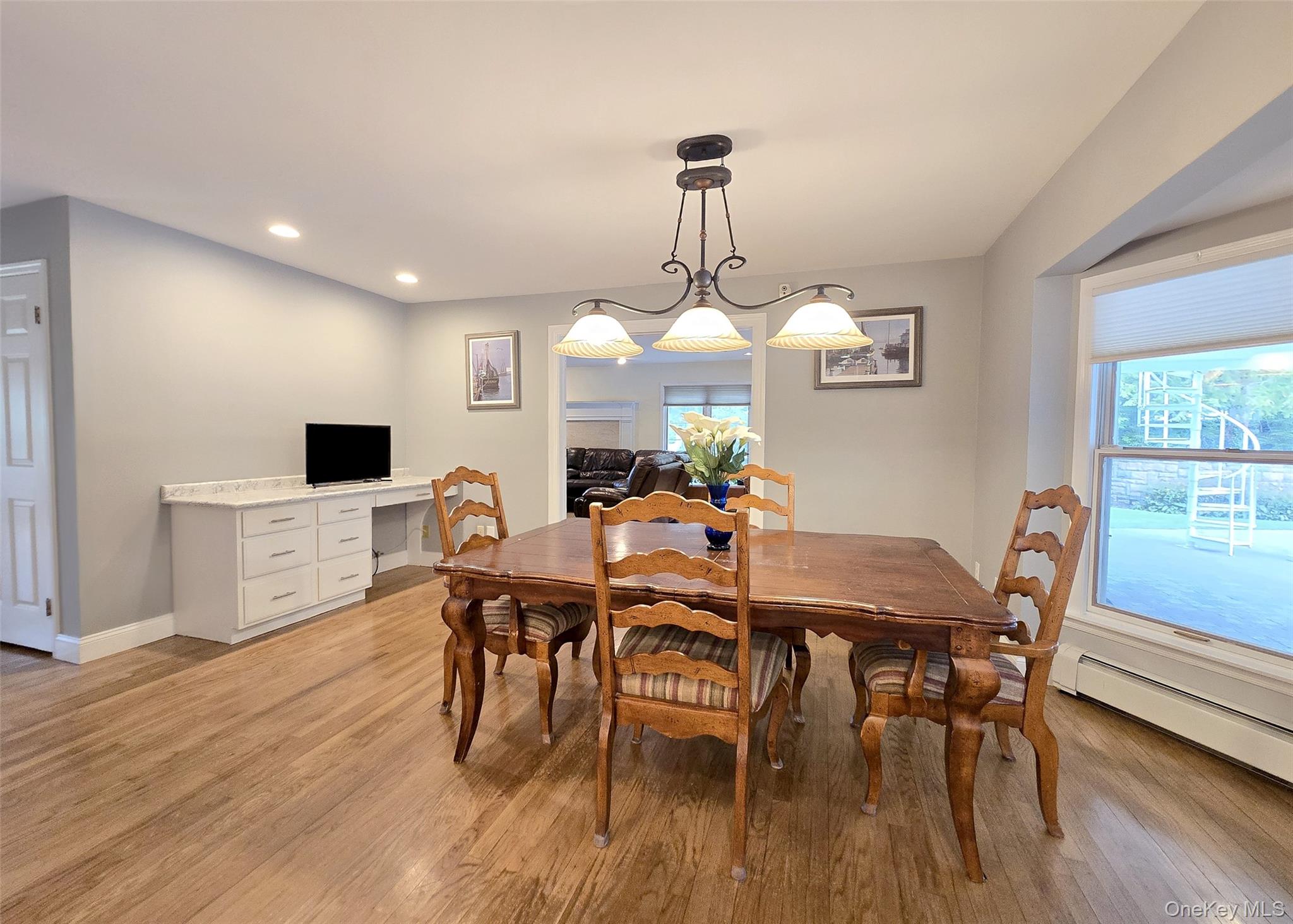 21 Durham Place, Lake Grove, NY 11755