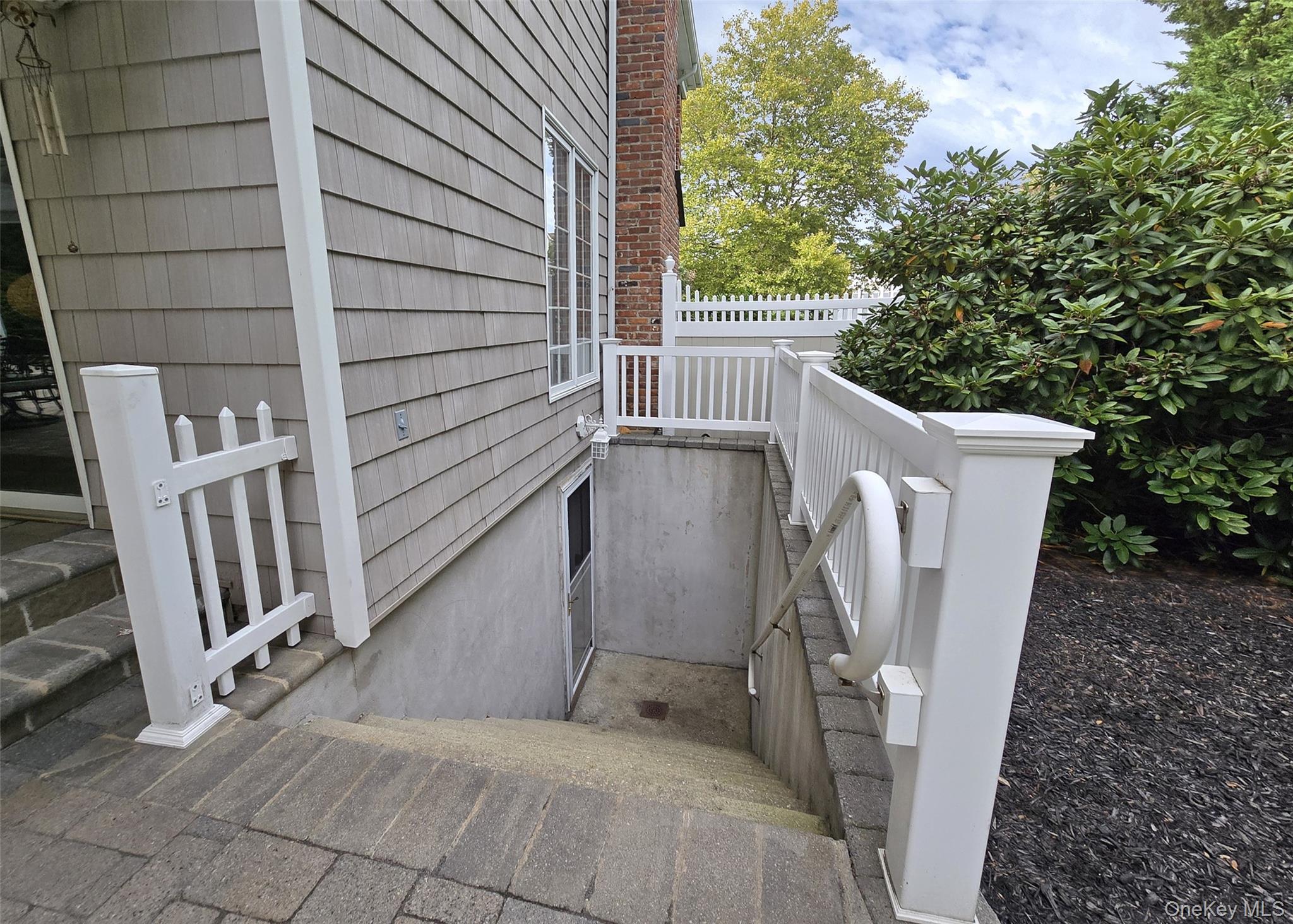 21 Durham Place, Lake Grove, NY 11755