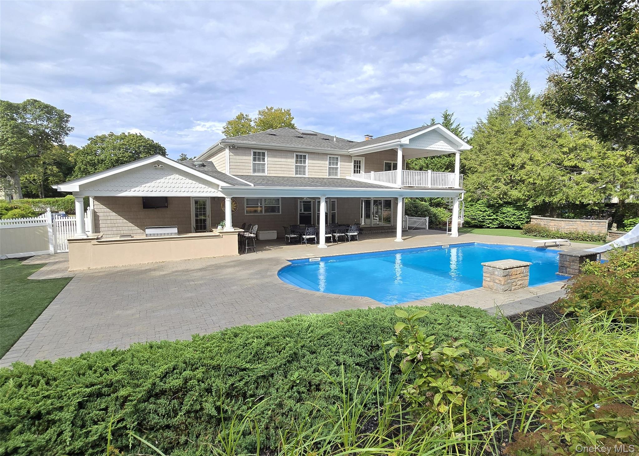 21 Durham Place, Lake Grove, NY 11755