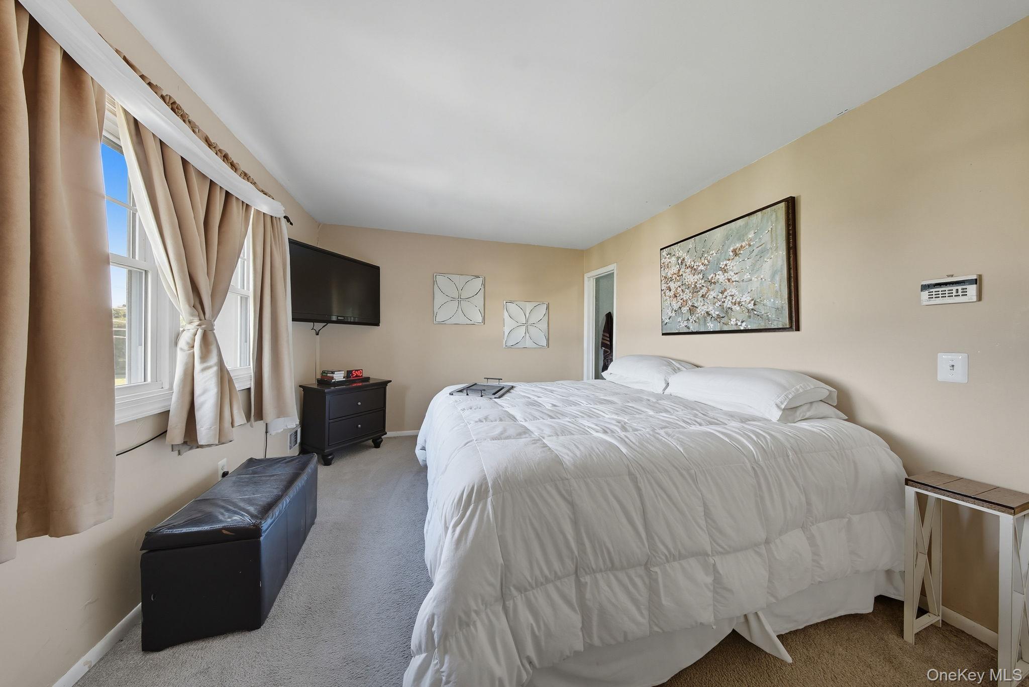 33 Red Barn Lane, Middletown, NY 10940